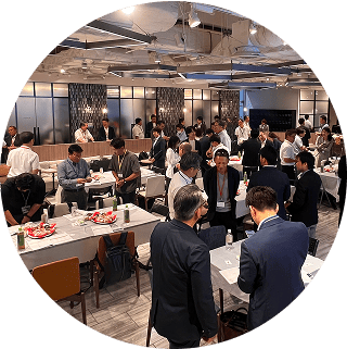 交流会の様子を写した会場内の風景